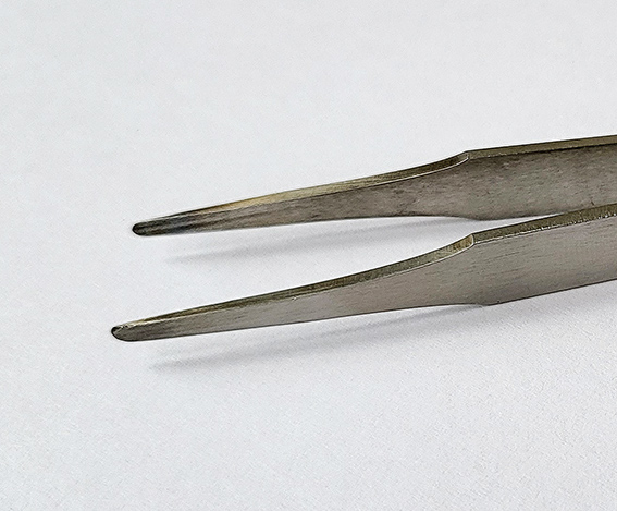 Pinzette, flach, vorn 2,7mm breit, 120mm Länge, 1 Stück
